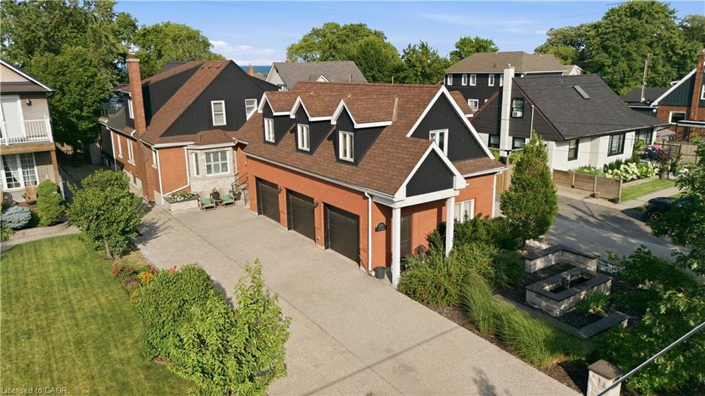 House in Hamilton, Ontario, Canada 1 - 18574374