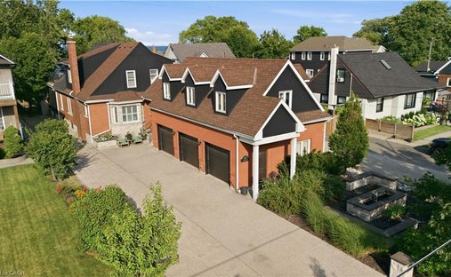 House in Hamilton, Ontario, Canada 1