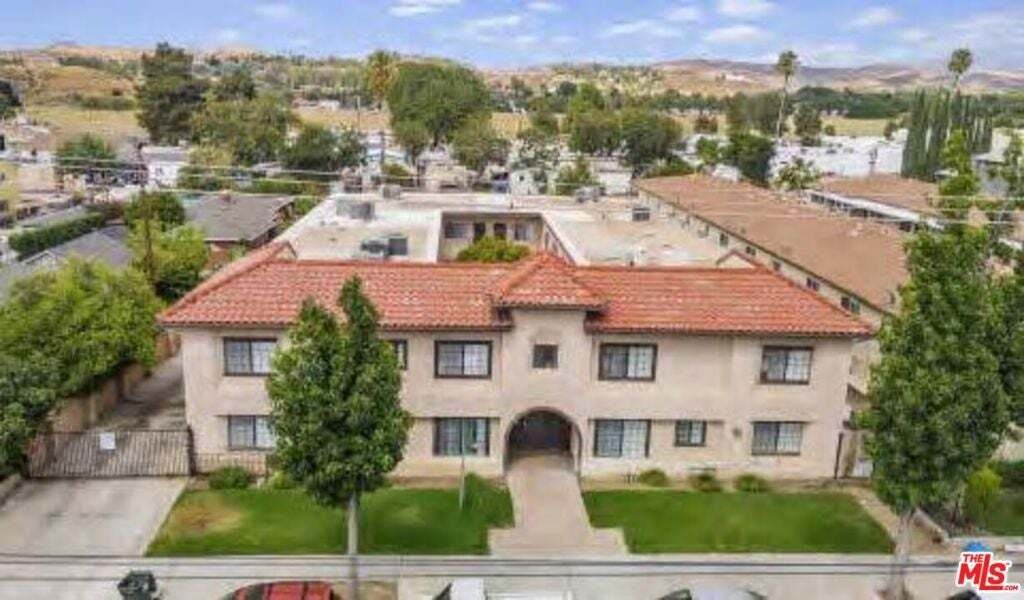 Santa Clarita, California, United States 2 - 18577054