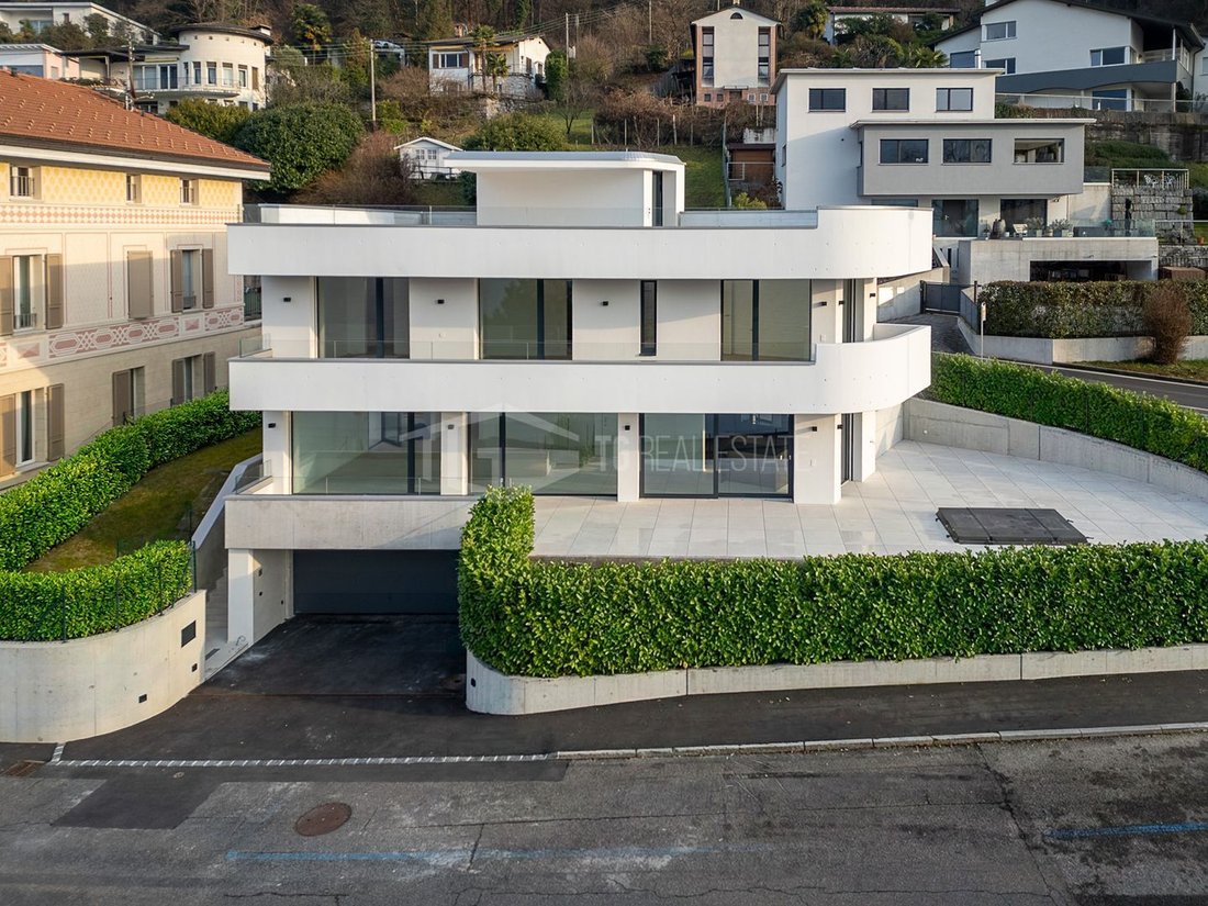 Villa in Brusino Arsizio, Ticino, Switzerland 1 - 18575695