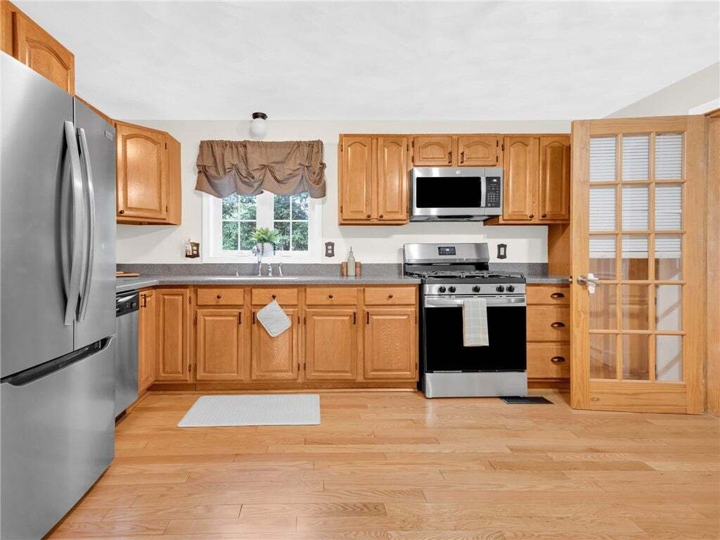 House in West Warwick, Rhode Island, United States 5 - 18537708