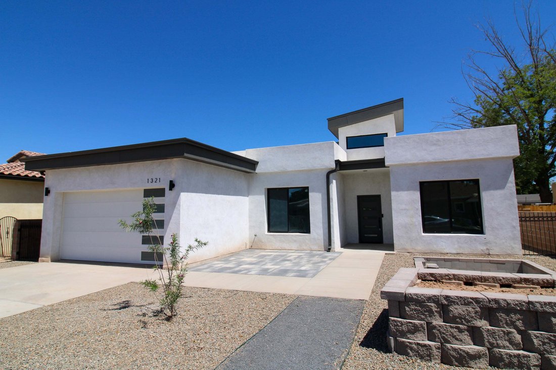 House in Los Ranchos de Albuquerque, New Mexico, United States 1 - 18511139