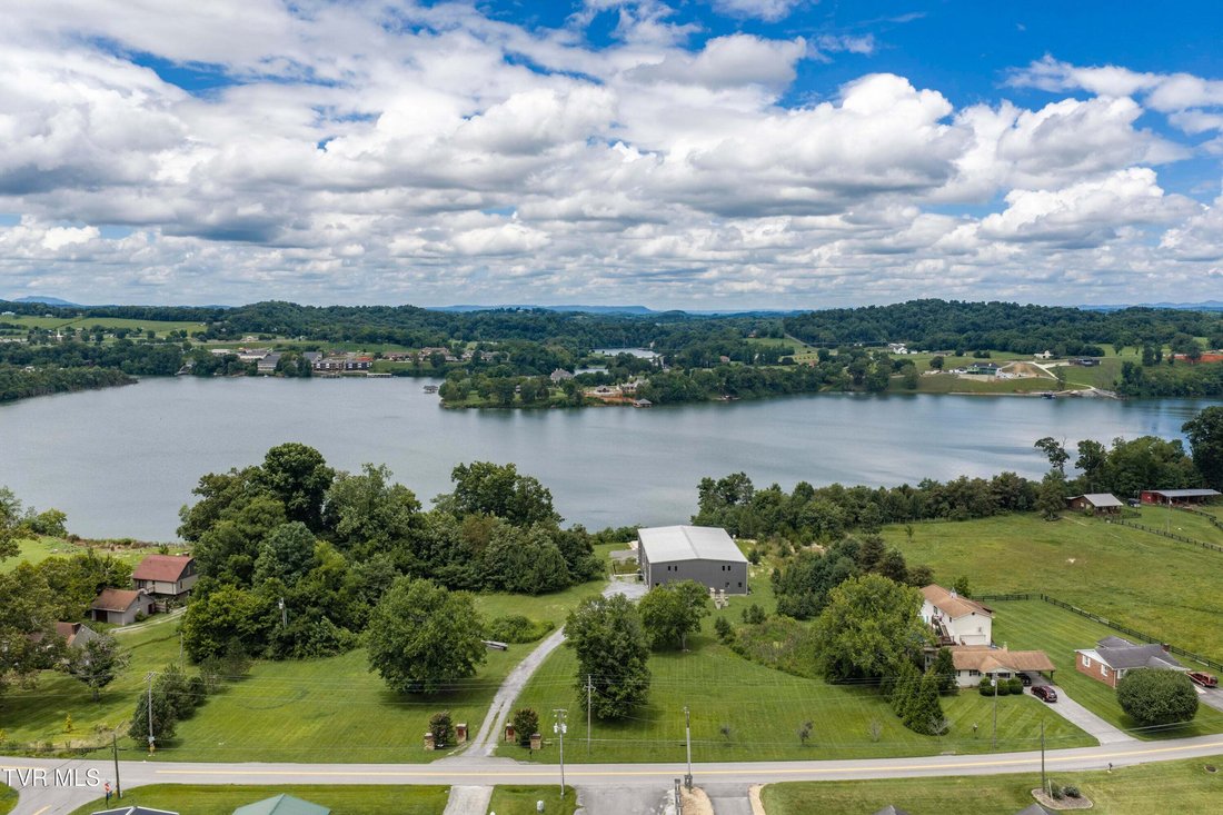 House in Elizabethton, Tennessee, United States 2 - 18576060