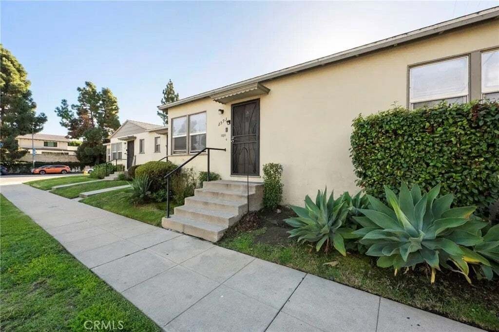 Los Angeles, California, United States 3 - 18386743