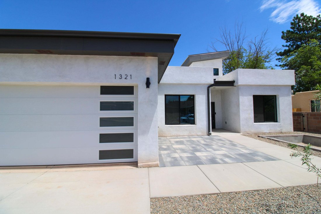 House in Los Ranchos de Albuquerque, New Mexico, United States 3 - 18511139