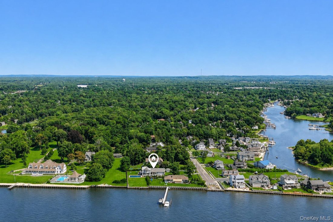 House in Center Moriches, New York, United States 2 - 18577099