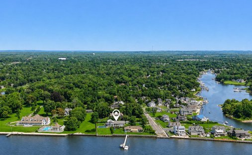 House in Center Moriches, New York, United States 1