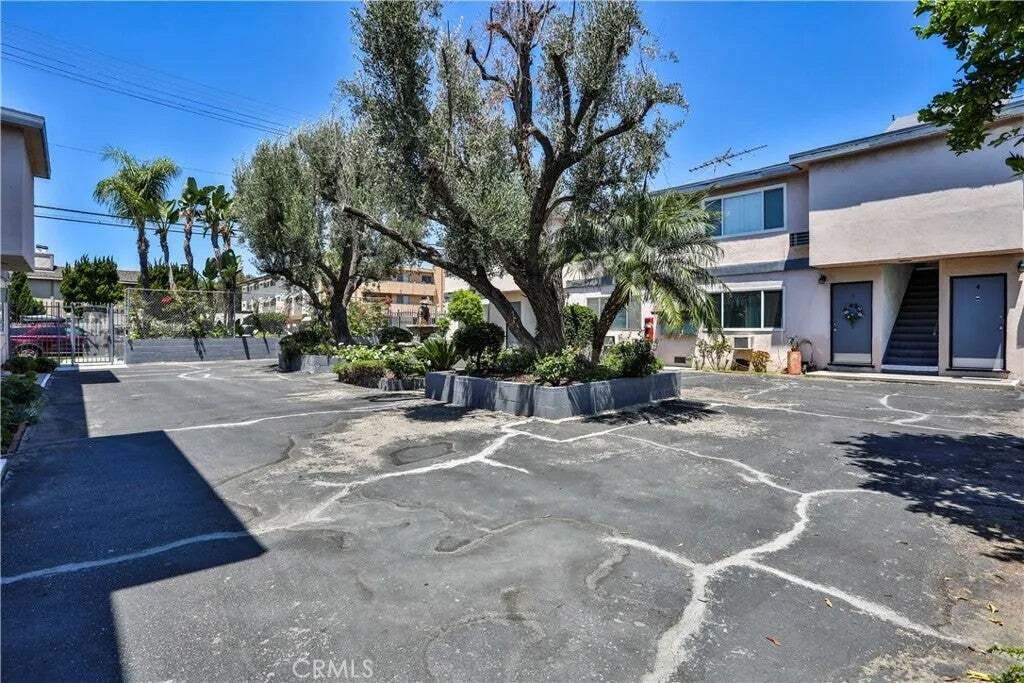 Los Angeles, California, United States 5 - 18577276