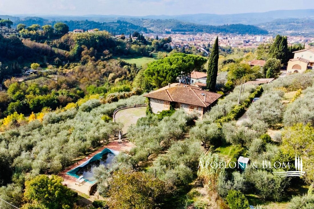 Villa in Poggibonsi, Tuscany, Italy 1 - 18577600