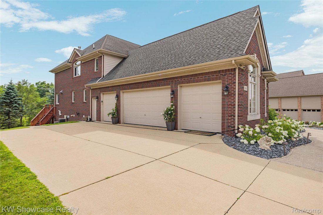House in Commerce Charter Township, Michigan, United States 3 - 18576368
