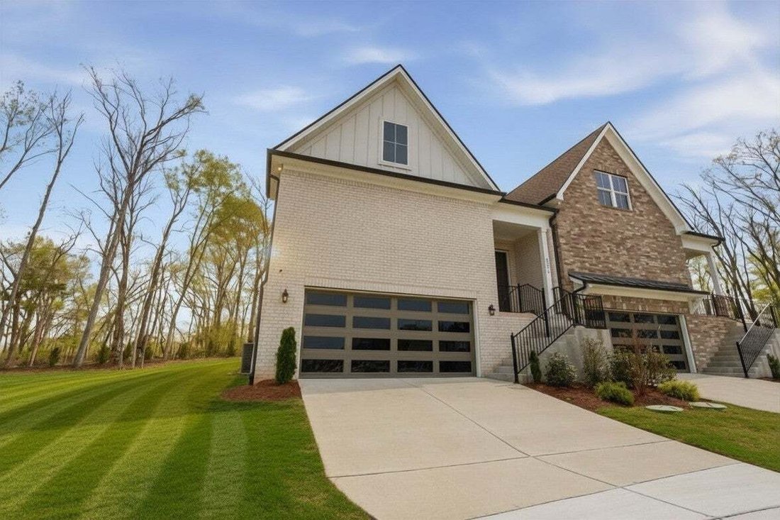 Co Op in Nashville, Tennessee, United States 1 - 18354098