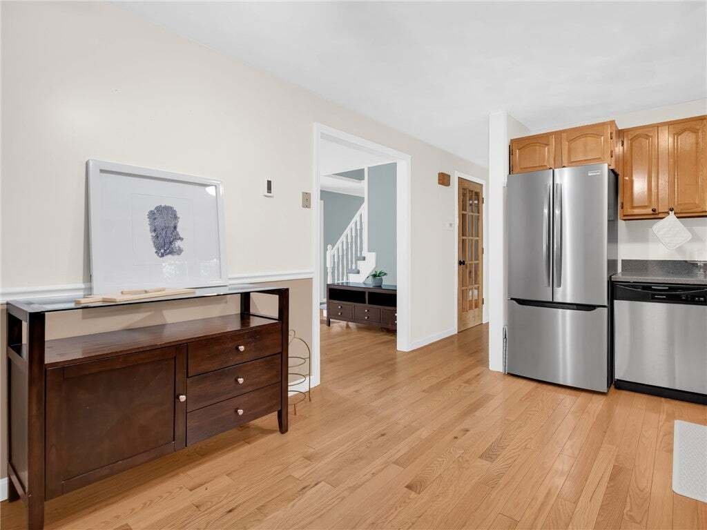 House in West Warwick, Rhode Island, United States 4 - 18537708