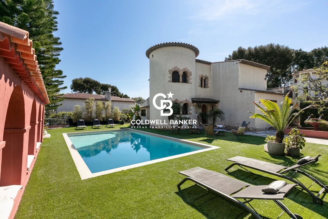 Estate in Antibes, Provence-Alpes-Côte d'Azur, France 3 - 18575158