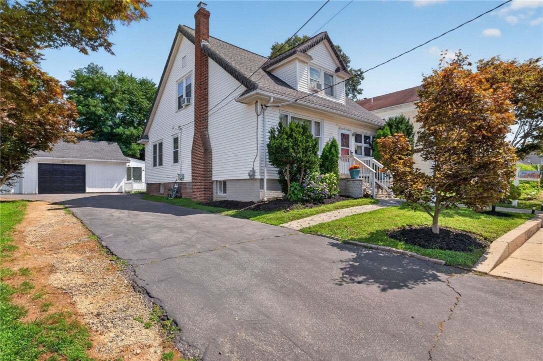 House in Cranston, Rhode Island, United States 3 - 18576031