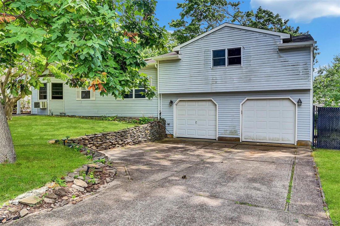 House in Lake Ronkonkoma, New York, United States 3 - 18577736