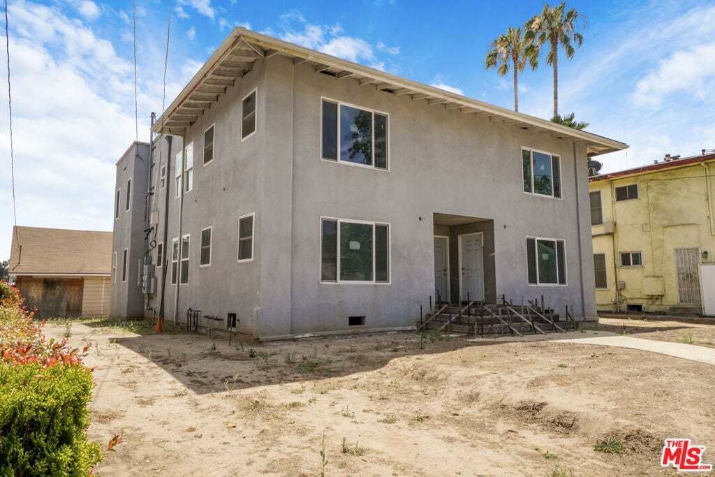 Inglewood, California, United States 5 - 18577016