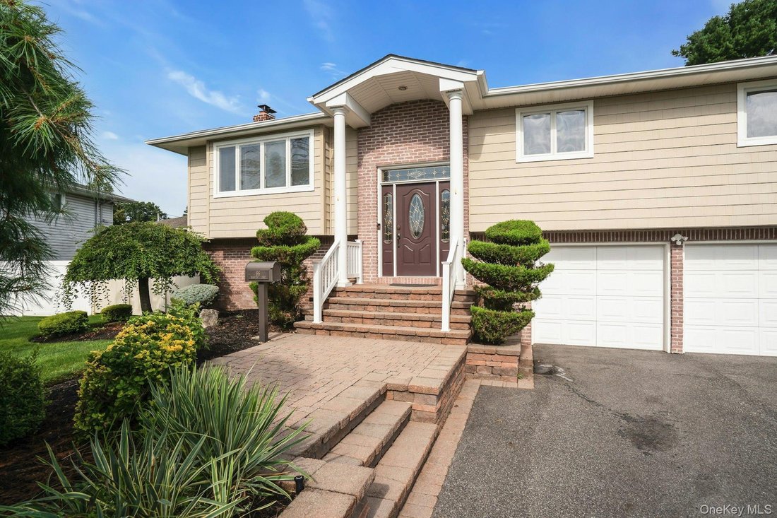 House in Commack, New York, United States 4 - 18554672