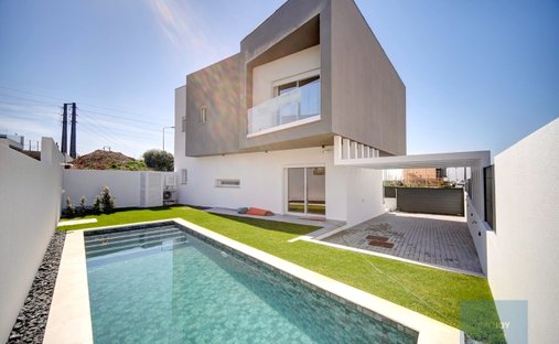 House in Sao Domingos de Rana, Lisbon, Portugal 1