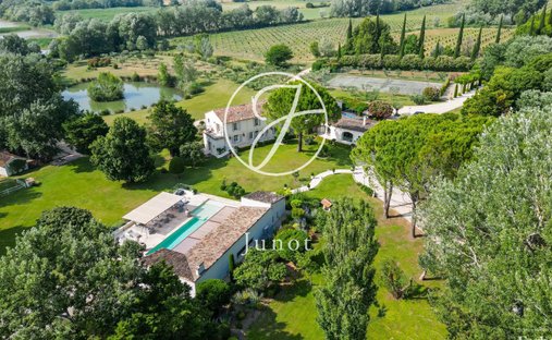 Country House in Arles, Provence-Alpes-Côte d'Azur, France 1