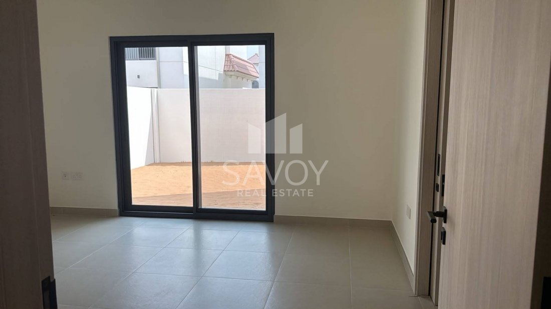 Villa in Al Shamkhah, Abu Dhabi Emirate, United Arab Emirates 2 - 18545557