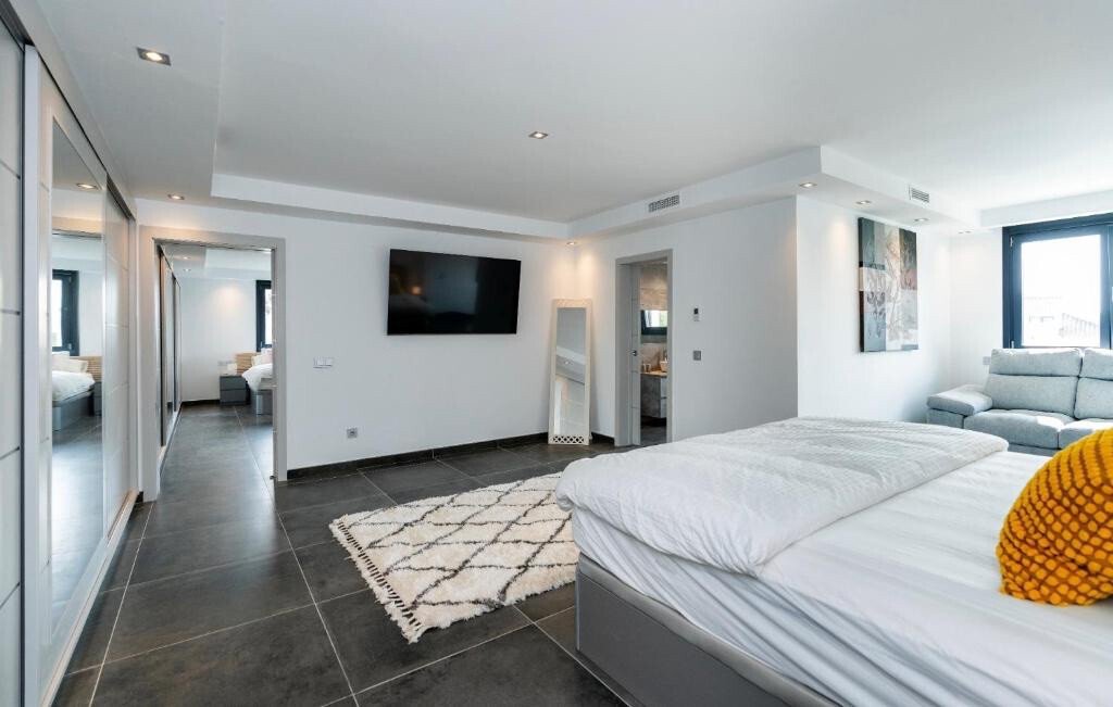 Villa in Puerto Banus, Marbella, Spain 5 - 18574519