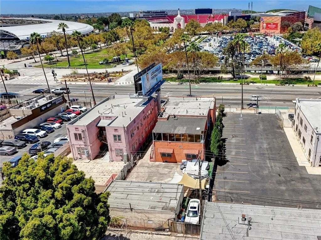 Los Angeles, California, United States 3 - 18577278