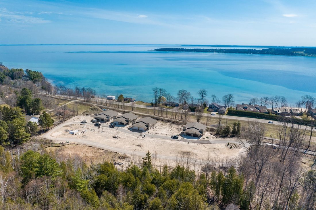 Condo in Suttons Bay, Michigan, United States 2 - 18577067
