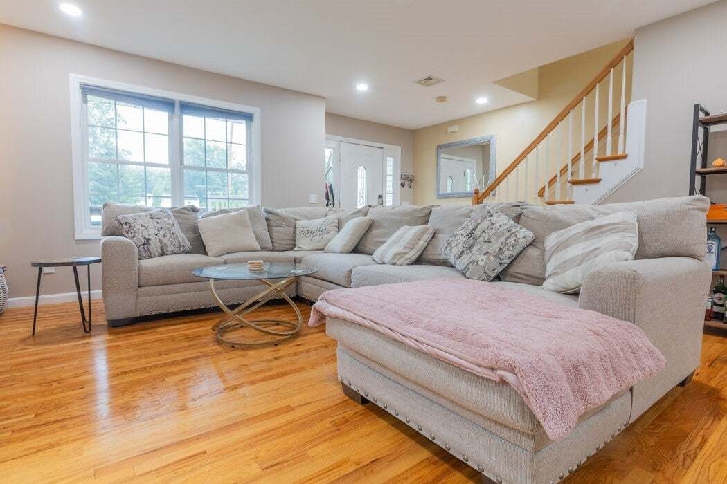 House in Johnston, Rhode Island, United States 2 - 18576024
