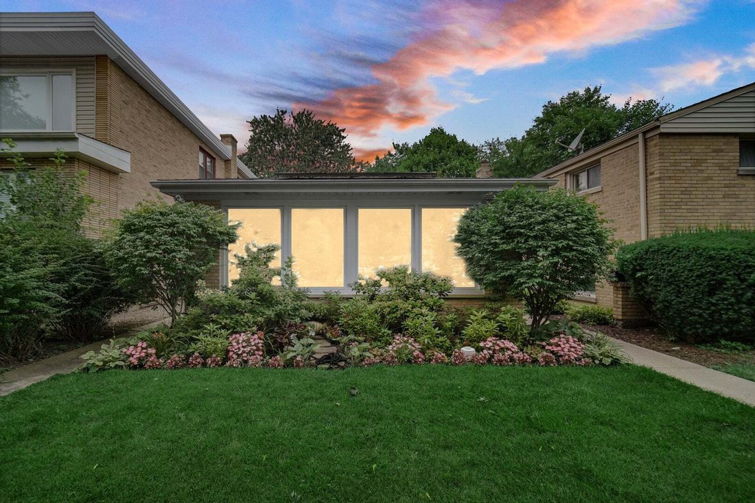 House in Skokie, Illinois, United States 3 - 18577152