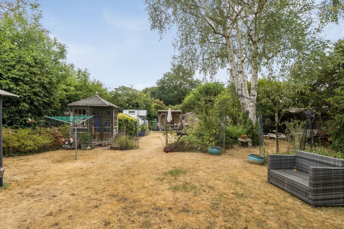 House in Byfleet, Woking, England 4 - 18574410