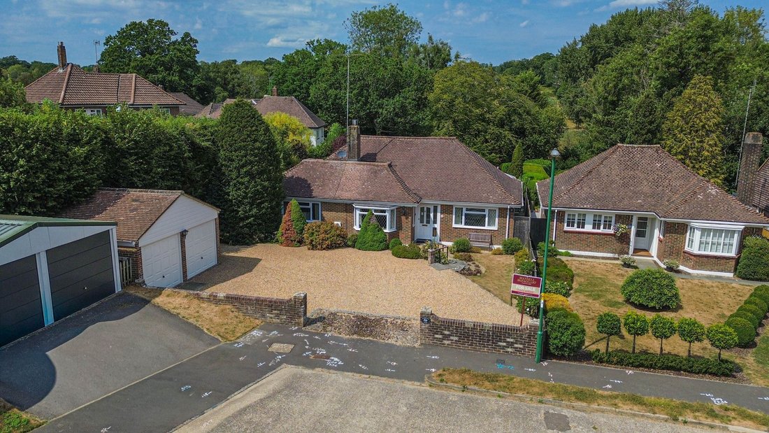 Bungalow in Haywards Heath, England 2 - 17436537