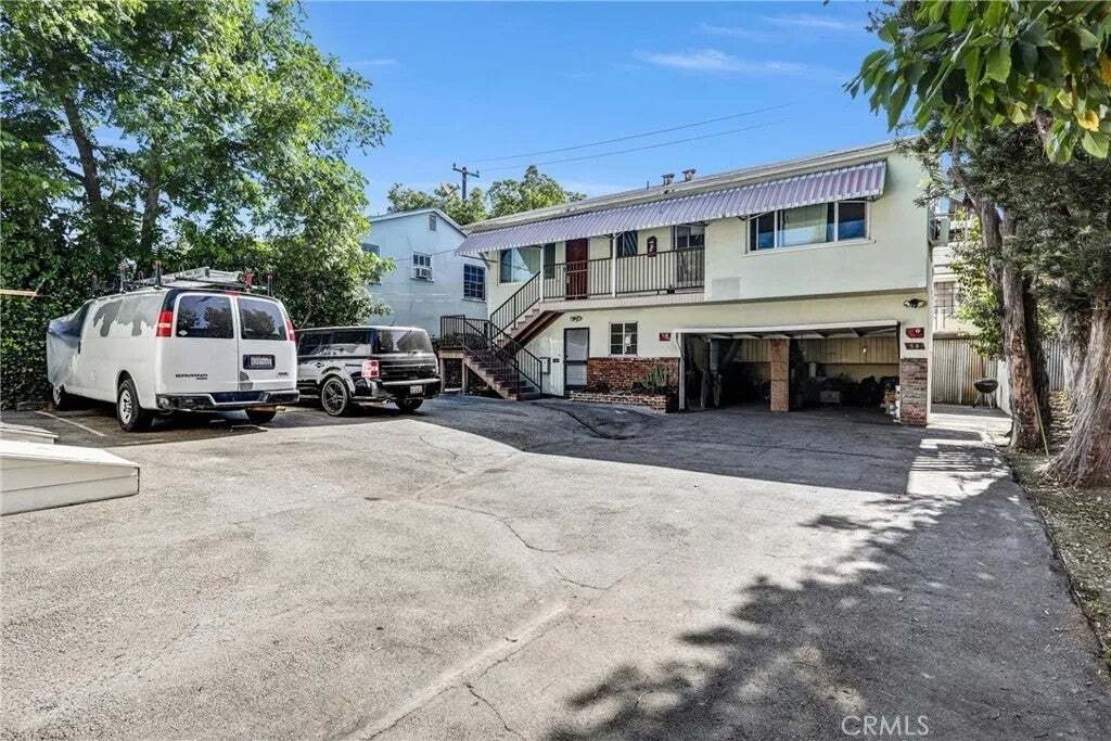 Altadena, California, United States 5 - 18577251