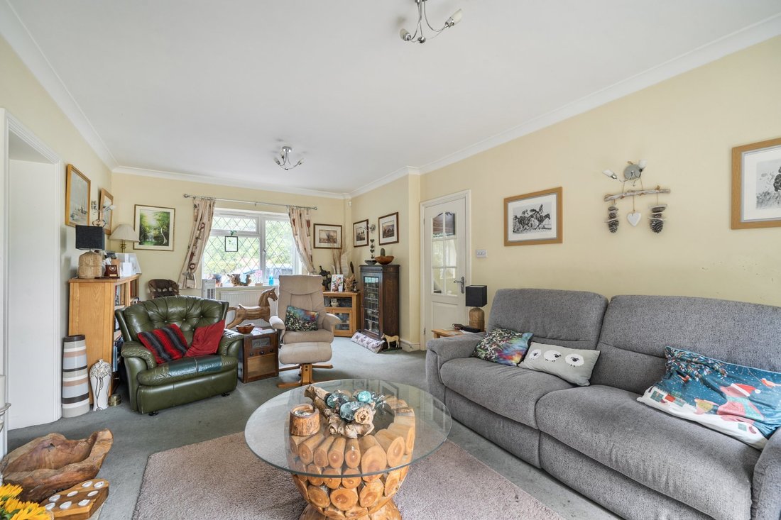 House in Byfleet, Woking, England 5 - 18574410