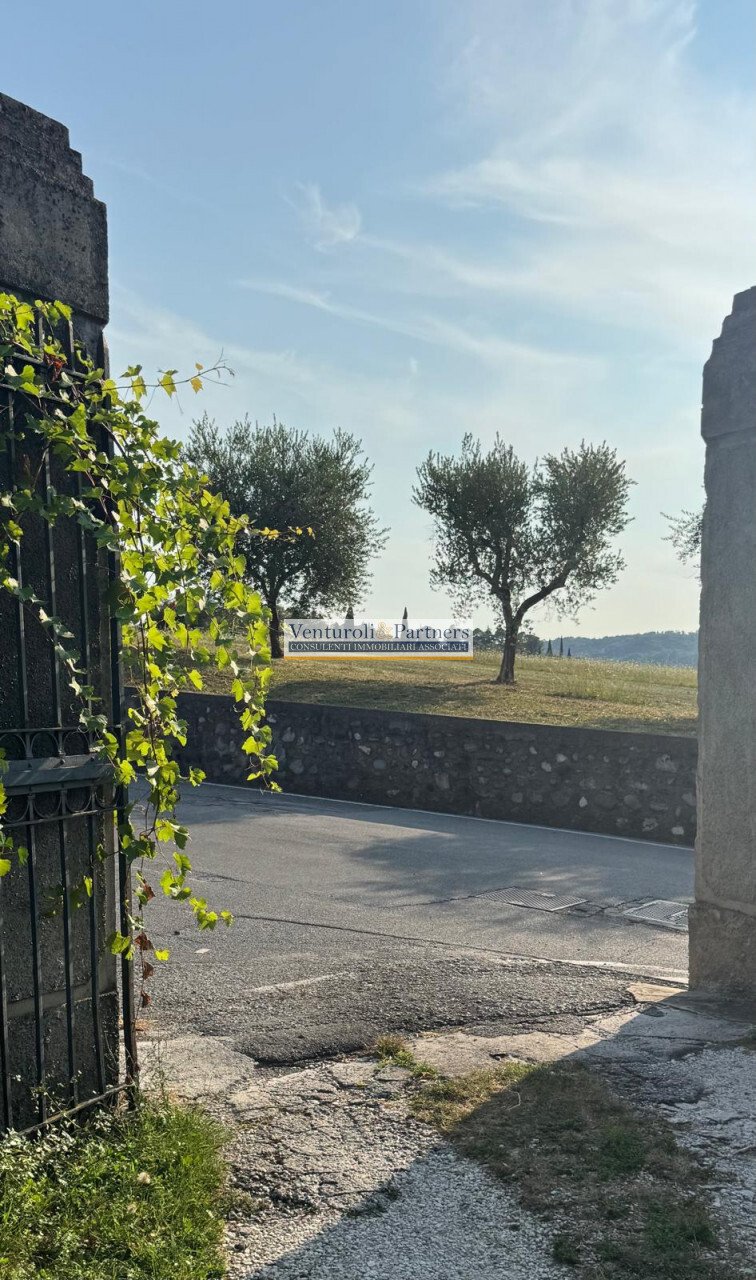 Estate in San Felice del Benaco, Lombardy, Italy 3 - 18578261