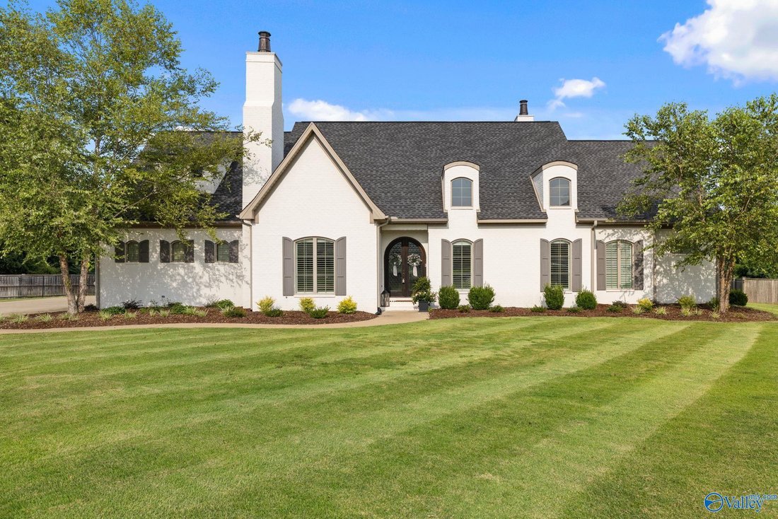 House in Tuscumbia, Alabama, United States 1 - 18577115