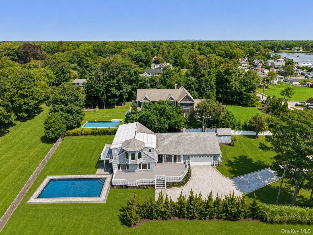 House in Center Moriches, New York, United States 1 - 18577099