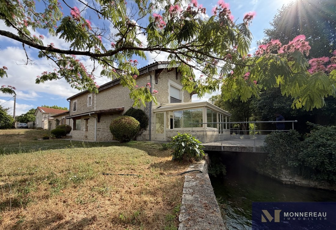 House in Ruelle-sur-Touvre, Nouvelle-Aquitaine, France 2 - 18574749