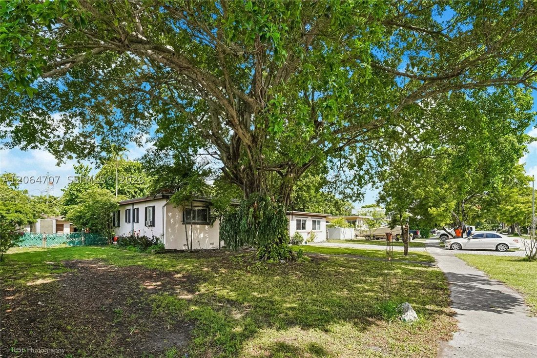 House in Hialeah, Florida, United States 5 - 18576923