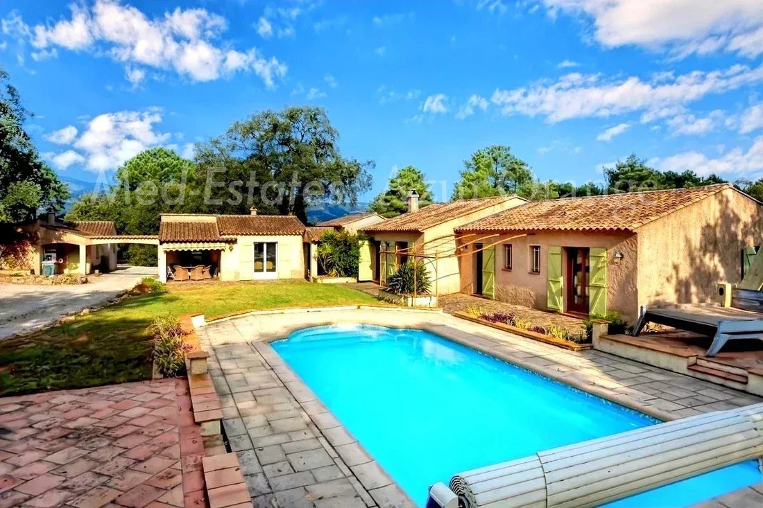 Villa in Le Plan-de-la-Tour, Provence-Alpes-Côte d'Azur, France 1 - 16501766