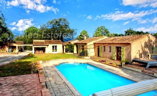 Villa in Le Plan-de-la-Tour, Provence-Alpes-Côte d'Azur, France 1