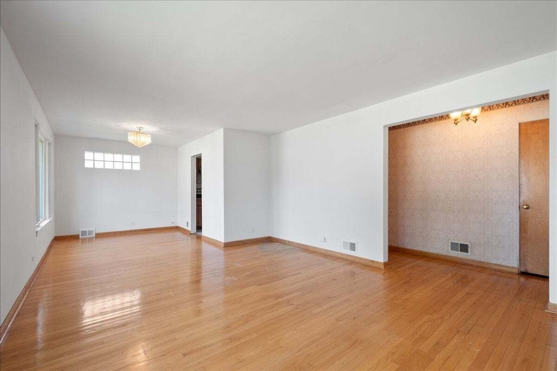 House in Skokie, Illinois, United States 3 - 18577164