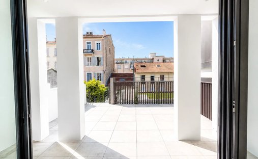 Townhouse in Saint Nicolas, Cannes, France 1