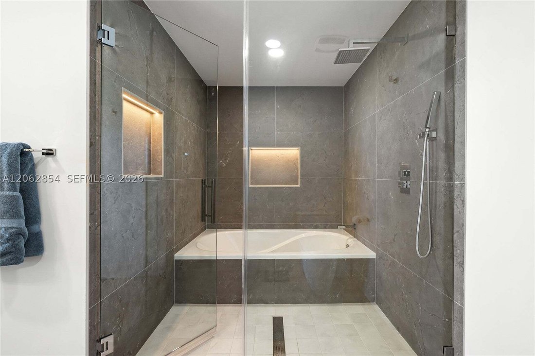 Condo in Miami, Florida, United States 5 - 18576929