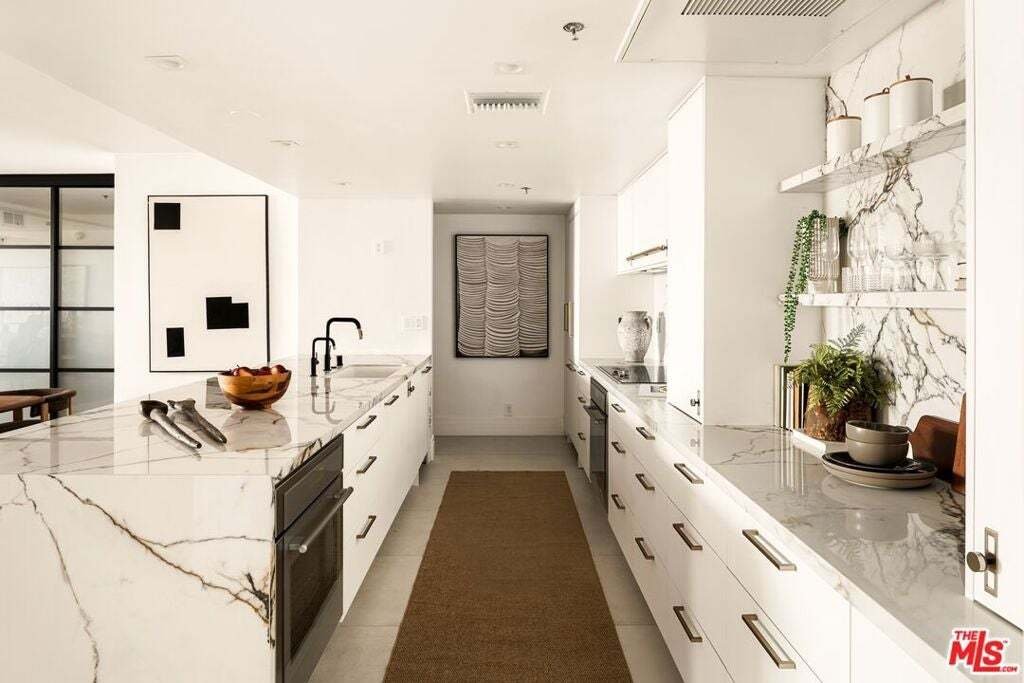 Condo in Los Angeles, California, United States 4 - 18577010