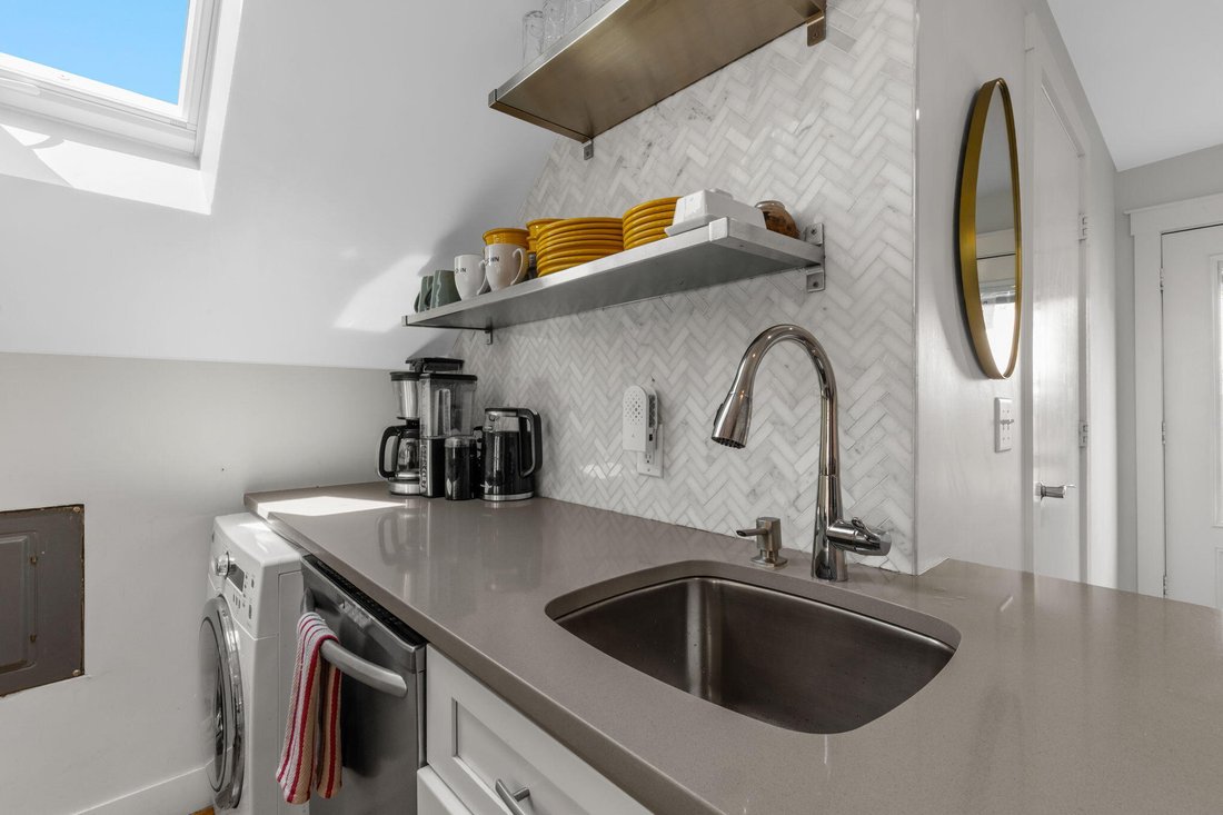 Condo in Provincetown, Massachusetts, United States 5 - 18575933