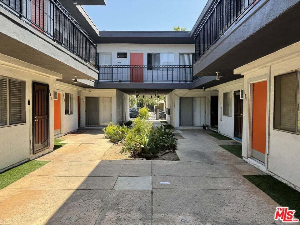 Los Angeles, California, United States 3 - 18577030