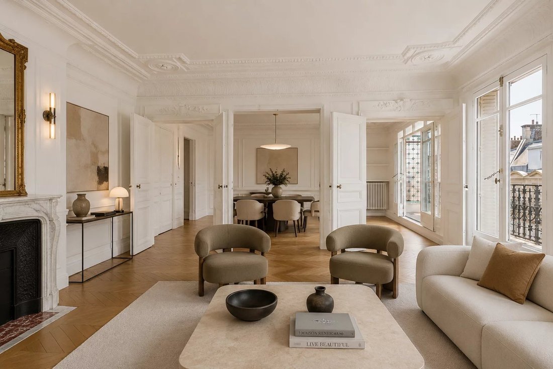 Apartment in Paris 8e Arrondissement, Paris, France 1 - 18574393