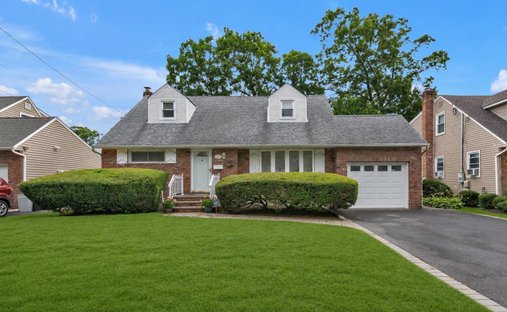 House in Merrick, New York, United States 1