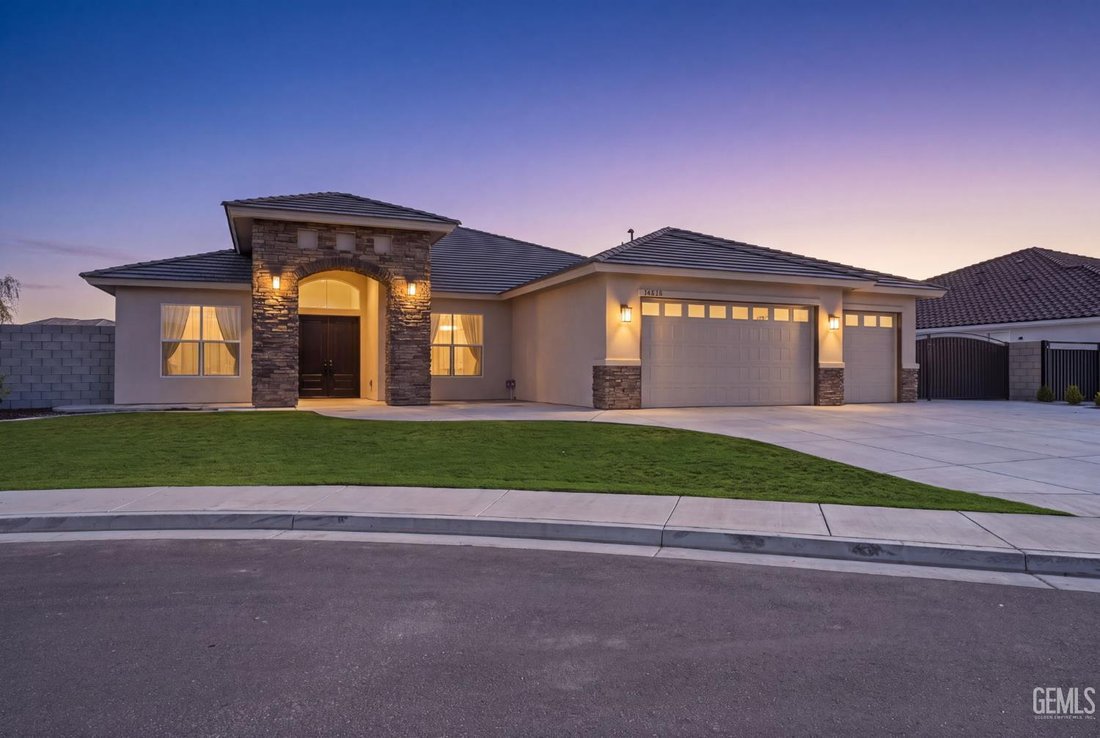 House in Bakersfield, California, United States 1 - 18574369