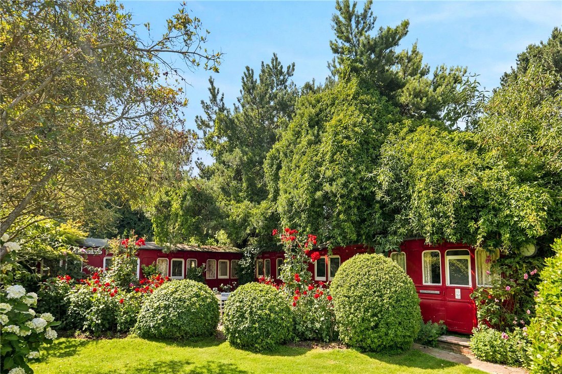 Bungalow in Aldeburgh, England 4 - 18575130